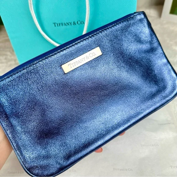 SOLD Tiffany & Co wristlet pouch in BEAUTIFUL blue metallic with chain BRAND … - Picture 4 of 13